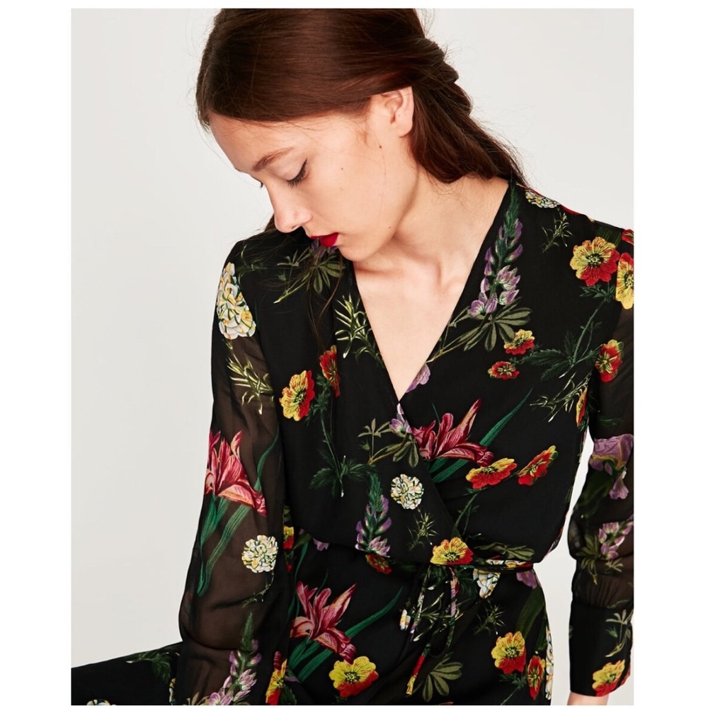 💋 JUST IN 💋 ZARA MINI WRAP FLORAL DRESS - Picture 2 of 5